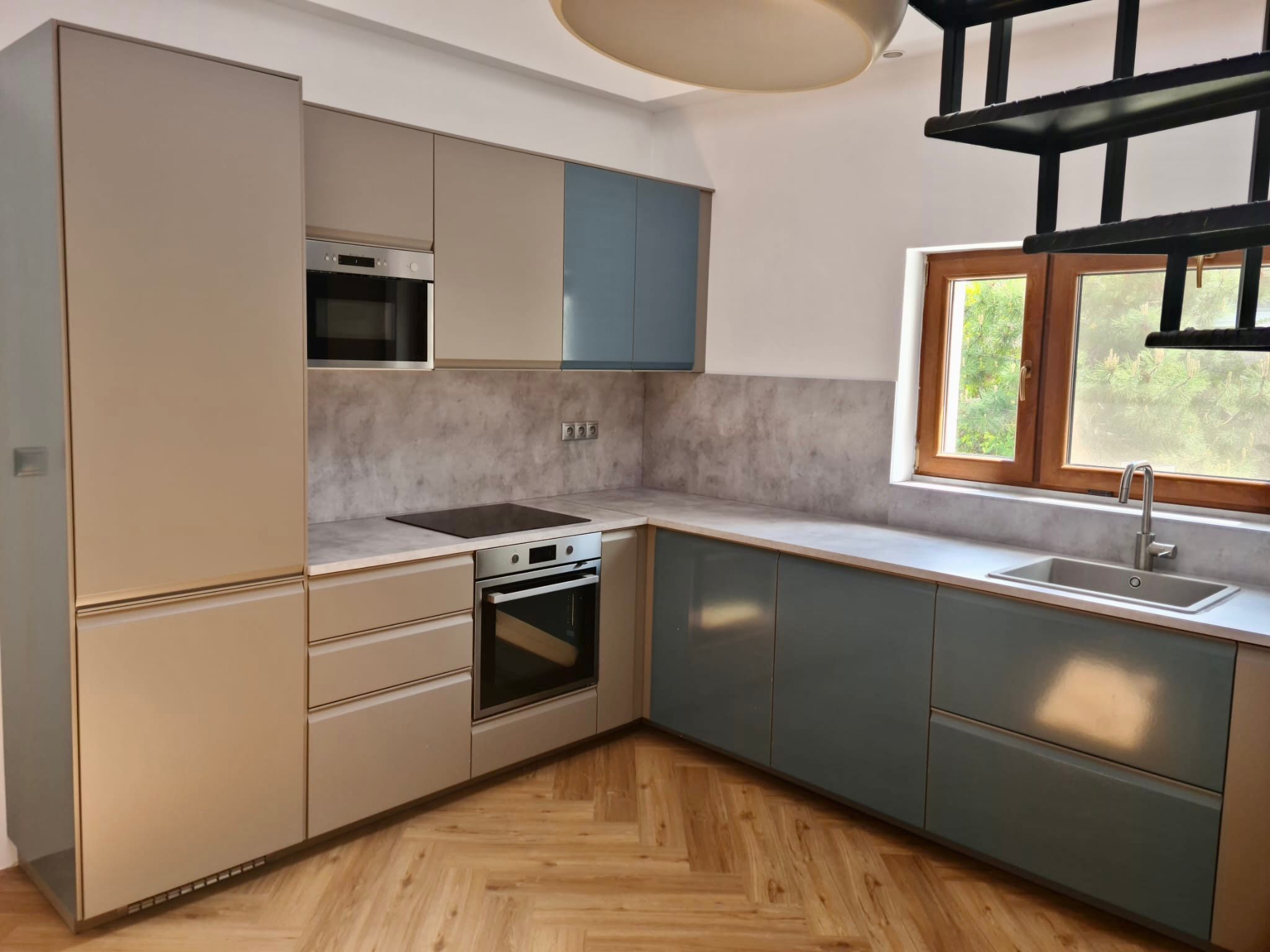 Moderní kuchyně na míru od společnosti Forring